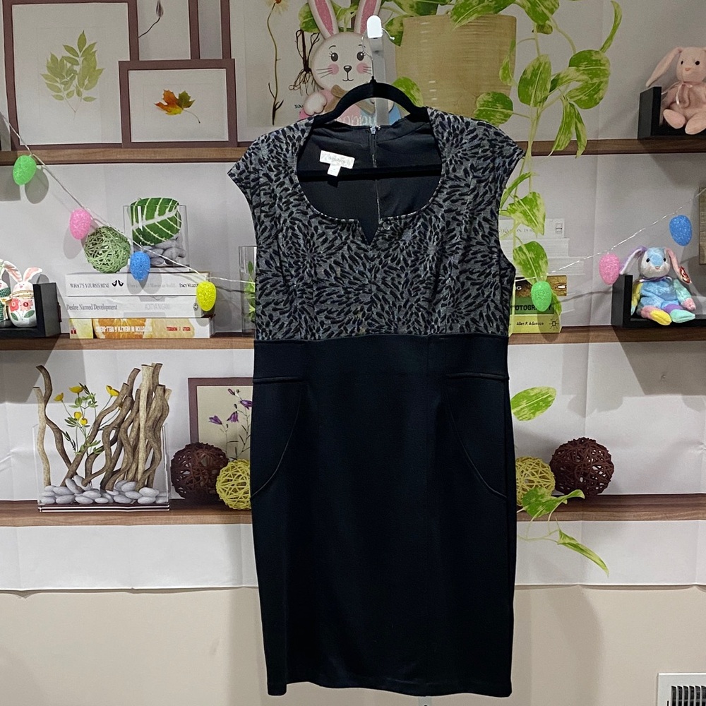 dressbarn Black and Gray Cap Sleeve Midi Dress size 16. Ptp is 21. Length is 39